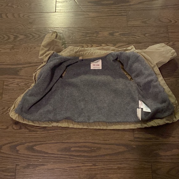 Well loved Old navy baby 06-12 months khaki jacket - Picture 5 of 5